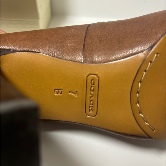 Coach - “Desaree”; Leather 3” Heel Pum; Sz 7M - Picture 3 of 5